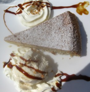 Zur Belohnung: Mandelkuchen.