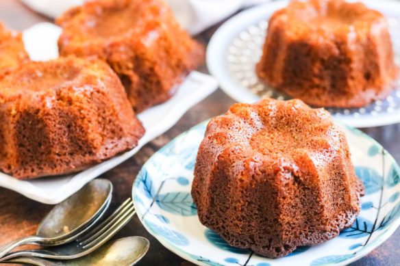 Honey-cake-whole-mini-la-horiz-1